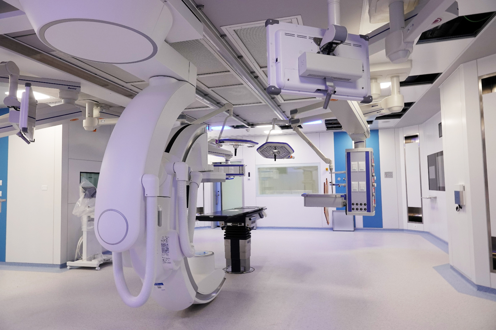 Galleria POLICLINICO DI FOGGIA, EMILIANO E PIEMONTESE INAUGURANO IL NUOVO BLOCCO OPERATORIO: 6 NUOVE SALE DI ULTIMA GENERAZIONE PER CARDIOCHIRURGIA, NEUROCHIRURGIA E RADIOLOGIA INTERVENTISTICA. - Diapositiva 21 di 22